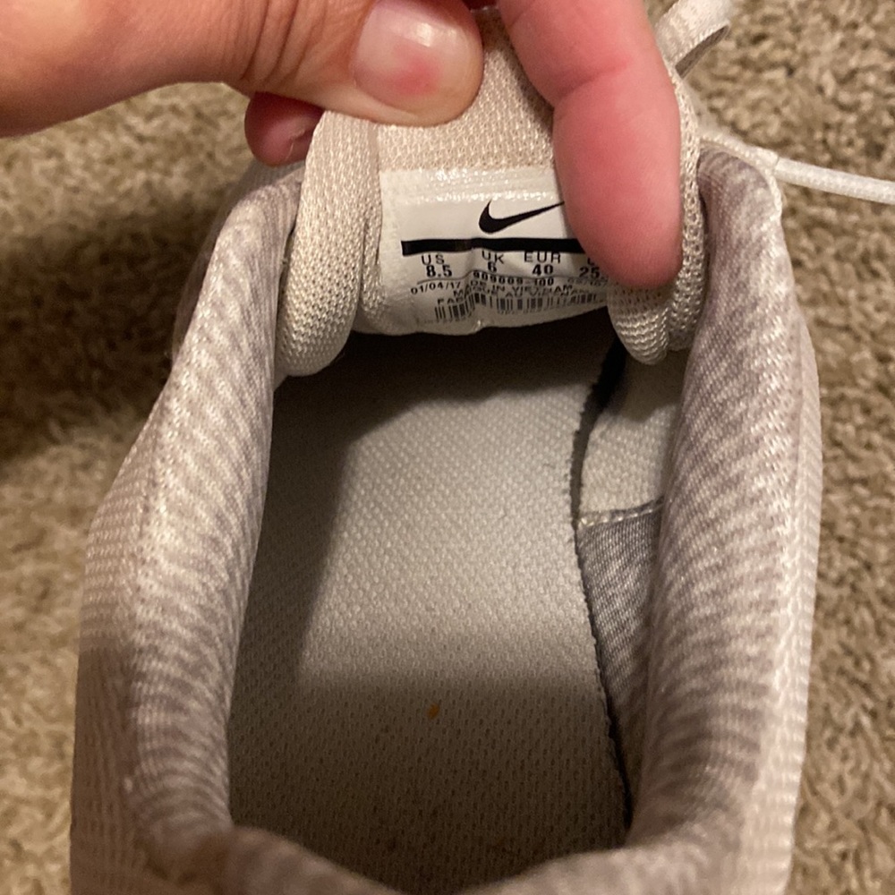 Womens white Nikes - Picture 3 of 4